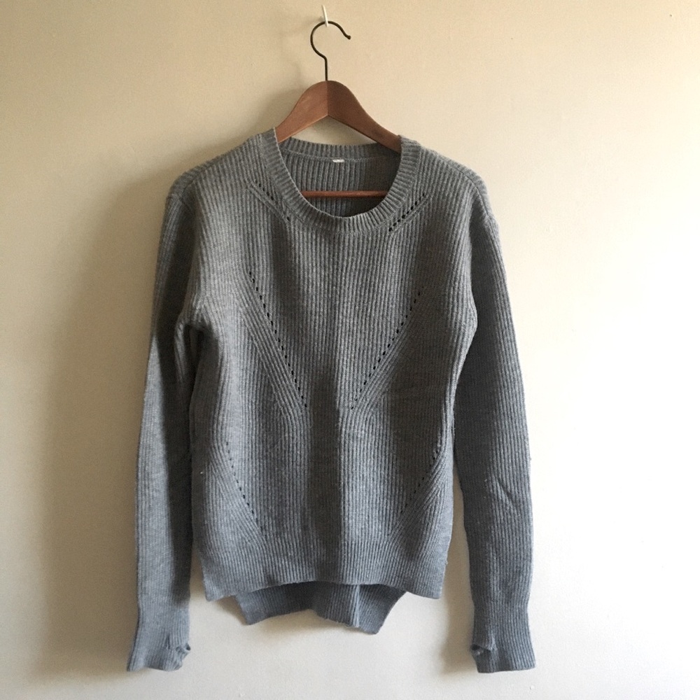 Lululemon thumbhole sleeve knit